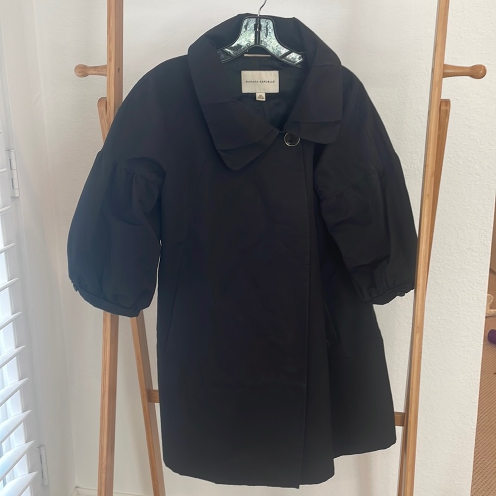 Banana Republic. Size XS. asymmetrical black jacket with puff sleeve